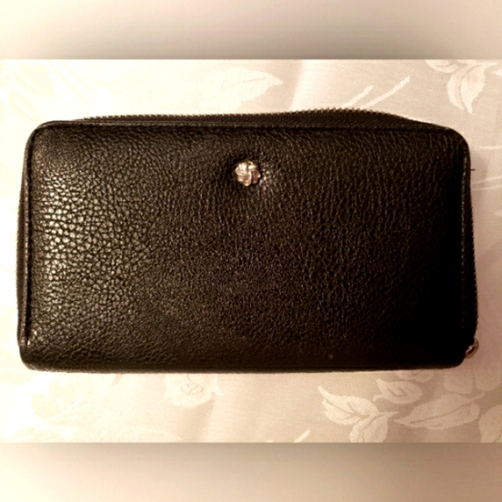 Vintage Women's Wallet Black Several Card Slots and Change Holder Excellent